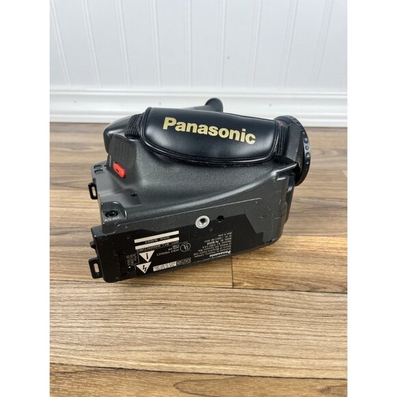 Panasonic Palmcorder IQ VHS-C Camcorder PV-IQ305D Video Camera W/ Charger - Picture 8 of 9
